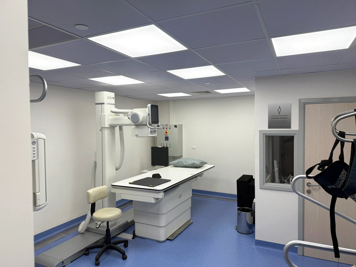 Sala de diagnóstico por imágenes — infraestructura clínica Dataconstruct